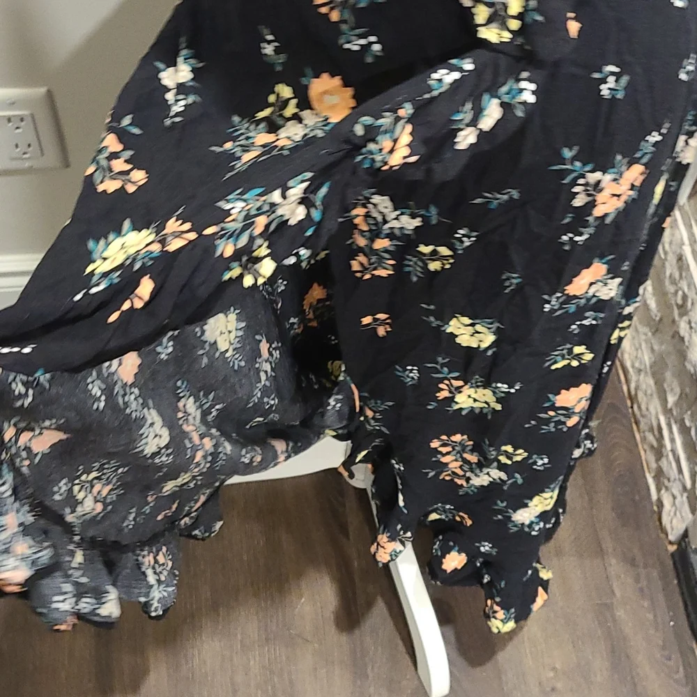 Apricot Floral wrap dress with ruffled front - Picture 3 of 8